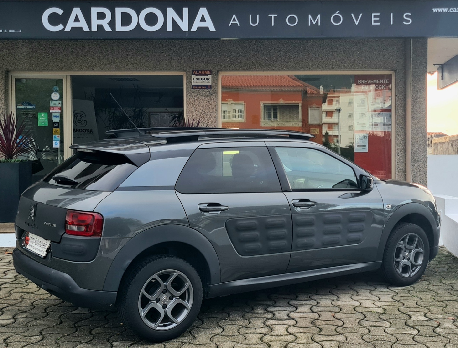 CITROEN C4 CACTUS 1.2 SHINE CITROEN C4 CACTUS 1.2 SHINE