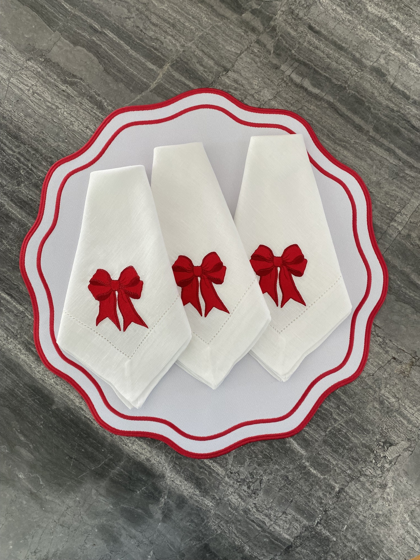 Guardanapo&#x20;la&#x00E7;o&#x20;vermelho