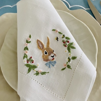 Guardanapo&#x20;coelho&#x20;la&#x00E7;o&#x20;azul