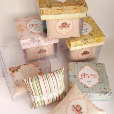 Caixa com 3 Almofadas de Tecidos Perfumados