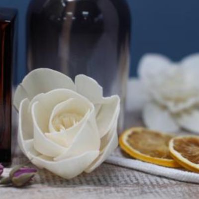 Flor Difusora Rosa em Madeira de Sola (Shola)
