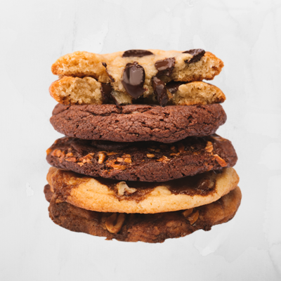 5 cookies gigantes com base de manteiga e de chocolate
