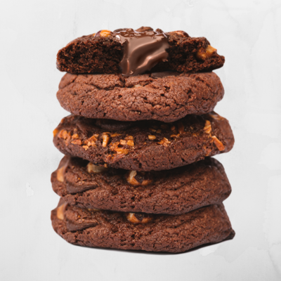 5 cookies gigantes com base de chocolate