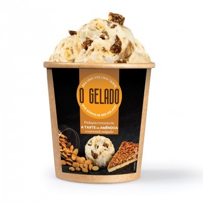 Gelado de tarte de amêndoa e caramelo salgado