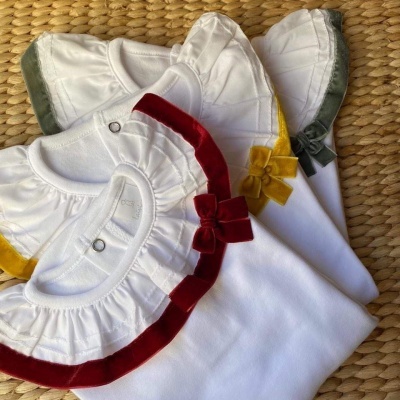 GOLINHA DE VELUDO COM LACINHO