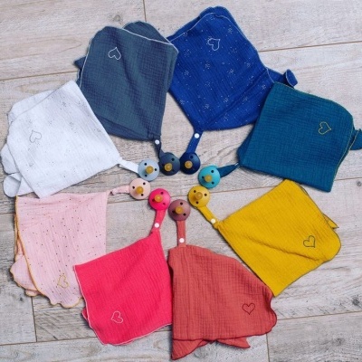 DOUDOU COM AGARRA-CHUCHA