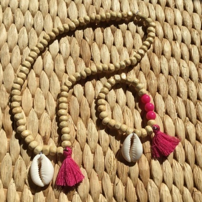 COLAR KRAFT BÚZIO E POMPOM