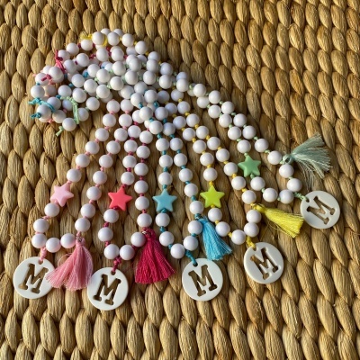 COLAR INICIAL ESTRELA COLORIDA