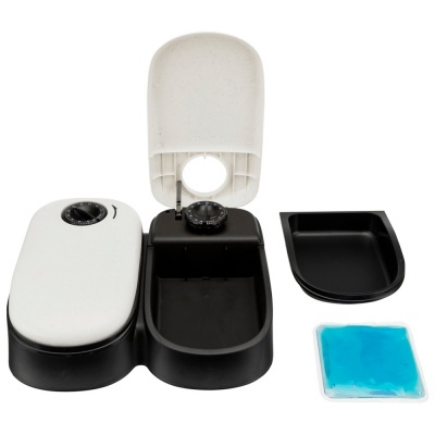 Dispensador de água para animais com tampa branca, base preta e saco gelado azul