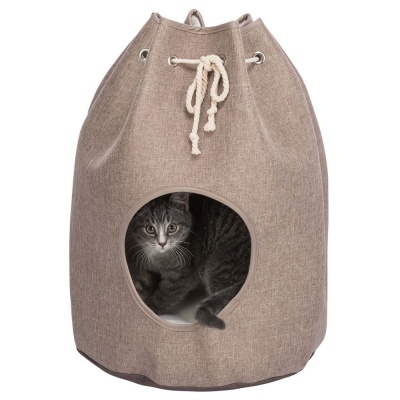 Abrigo ou caverna de tecido bege com abertura circular e gato cinzento dentro