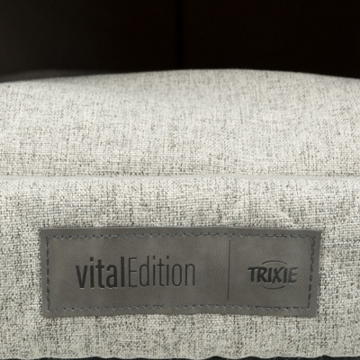 Etiqueta vitalEdition TRIXIE em tecido cinza claro com textura