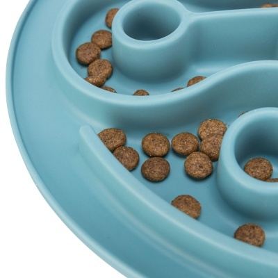 Comedouro lento azul claro com ração marrom