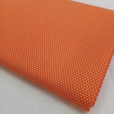 pintinhas brancas em fundo laranja