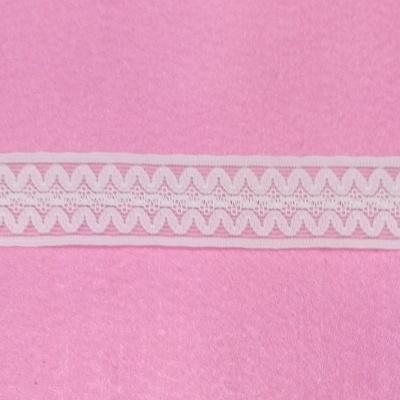 Entremeio de renda  branca 1981