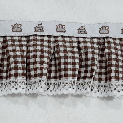 Folho castanho com quadradinhos