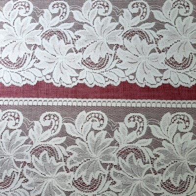 Renda fina com folhas e cornucópias