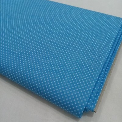 pintinhas brancas em fundo azul turquesa