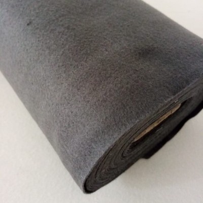 feltro cinzento escuro