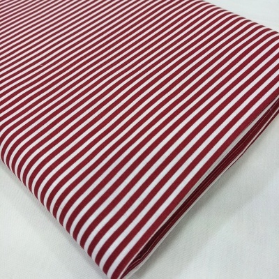 Riscas&#x20;cor&#x20;de&#x20;cereja&#x20;e&#x20;brancas