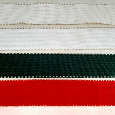 Fita de quadrilé com pormenor em dourado