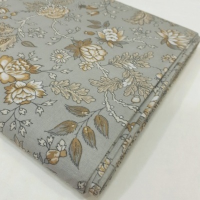 Flores ocre em fundo cinza