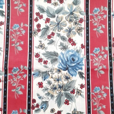 Chita com riscas bordeaux e flores azuis