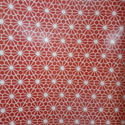 Plastificado com flores geométricas em fundo vermelho