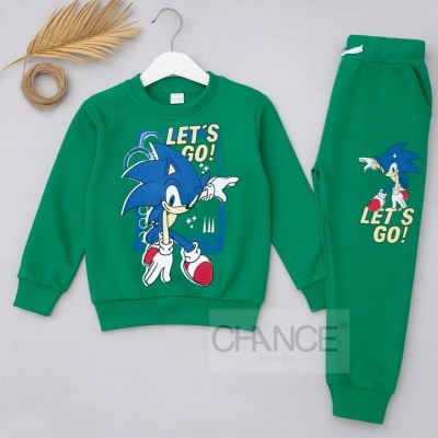 Conjunto verde de sweatshirt e calças com estampado do Sonic azul e texto LET'S GO!