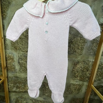 Macacão de Malha com pé rosa