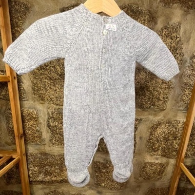 Macacão de Malha com pé cinza