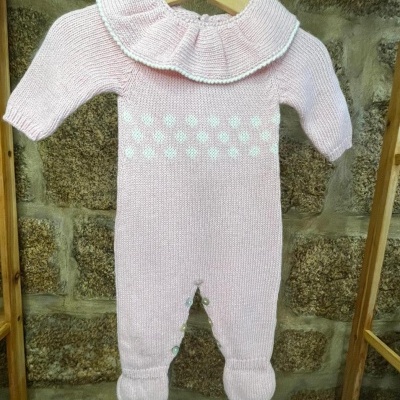 Macacão de Malha com pé rosa