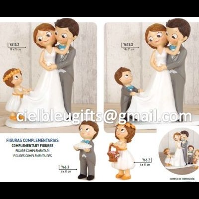 Noivos com menina/menino