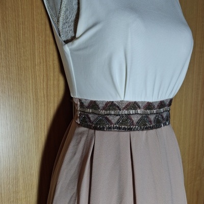 Vestido branco e rosa seco