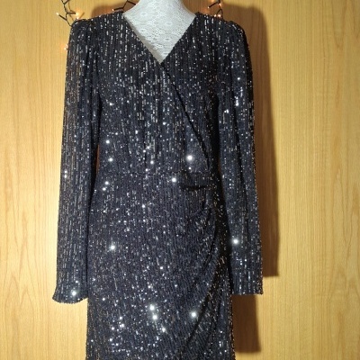 Vestido preto brilhante