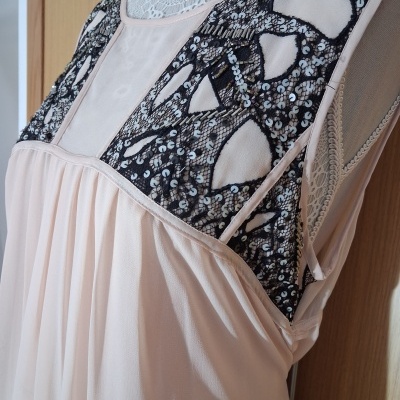 Vestido rosa e preto