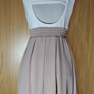 Vestido branco e rosa seco