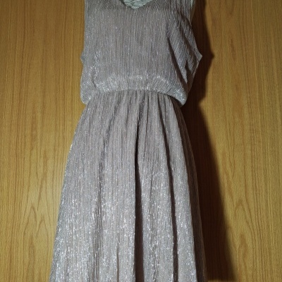 Vestido rosa brilhante