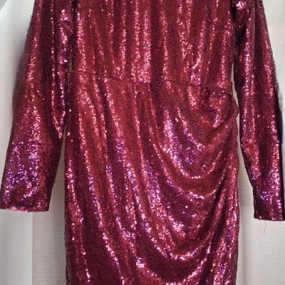 Vestido bordô brilhante