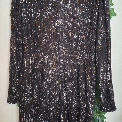 Vestido preto brilhante