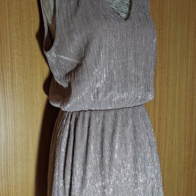 Vestido rosa brilhante