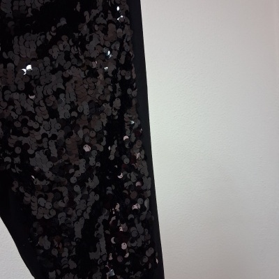 Calças pretas com lantejolas