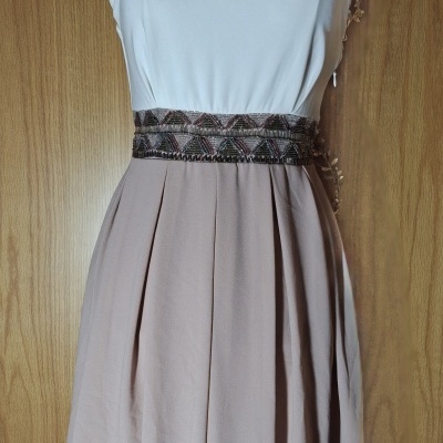 Vestido branco e rosa seco