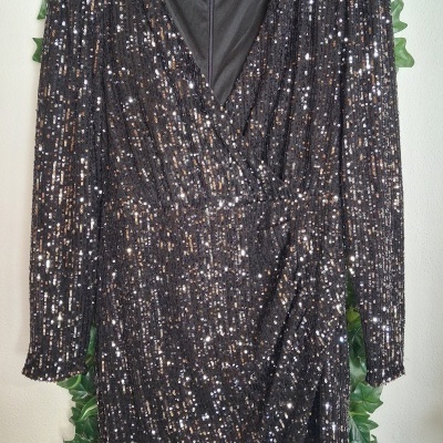 Vestido preto brilhante