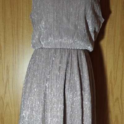 Vestido rosa brilhante