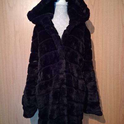 Sobretudo pêlo preto