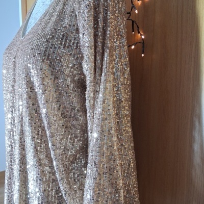 Vestido dourado brilhante