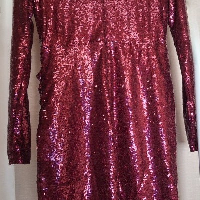 Vestido bordô brilhante