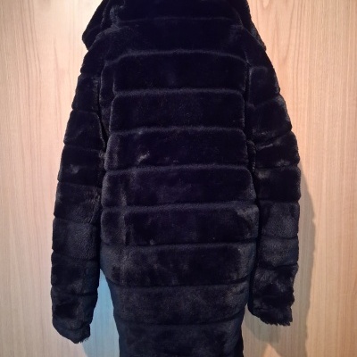 Sobretudo pêlo preto