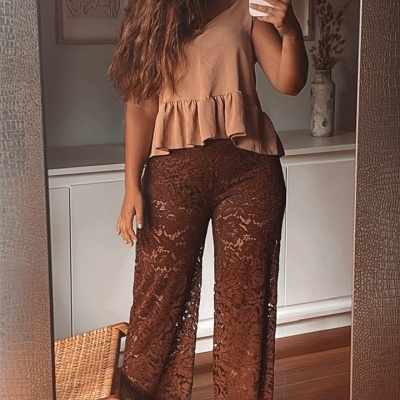 CALÇAS RENDADAS CASTANHAS