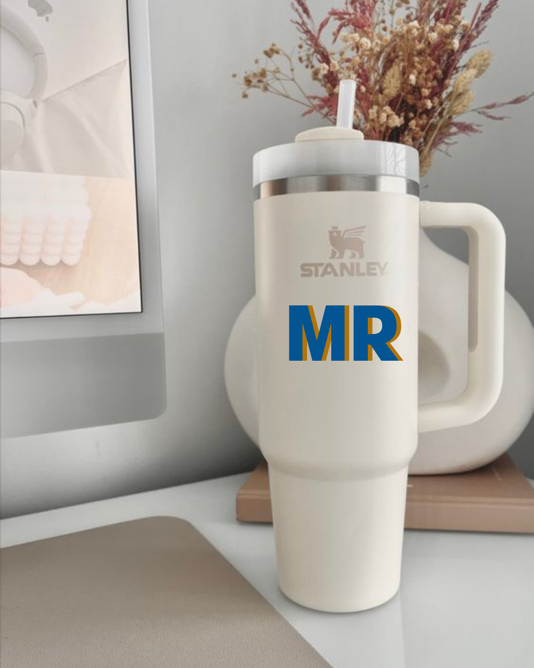 Copo Stanley Personalizado com Iniciais – 1,2 L | Branco, Dourado, Prateado